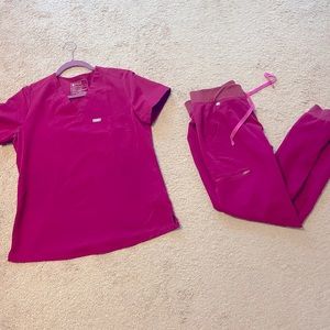 Figs size small dark magenta Catarina one pocket scrub top